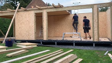 Installing a SIP panel roof with front canopy/ overhang - Timelapse.