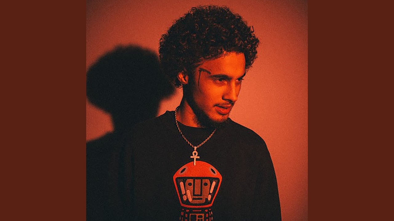 Смотреть «Wya?» на YouTube Смотреть «Wya?» на YouTube