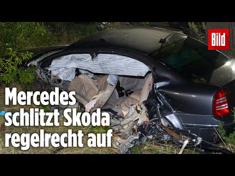 Zwei Frauen sterben bei Horror-Crash - Unfallverursacher fliehen