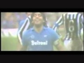 Maradona esquivando patadas de los jugadores de la Juventus y golazo dentro de area!!  INCREIBLE