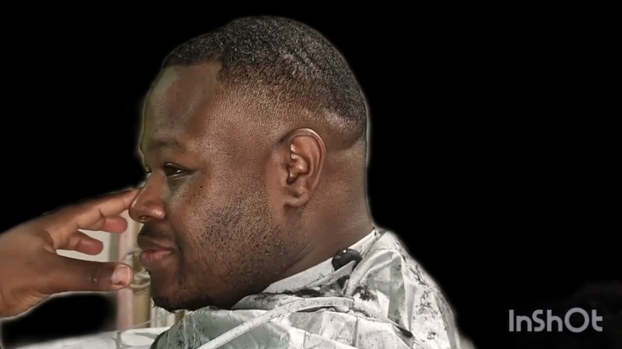 @NelsonSemedo-ez3kf... Apprendre à couper les cheveux avec Nelson...!!!