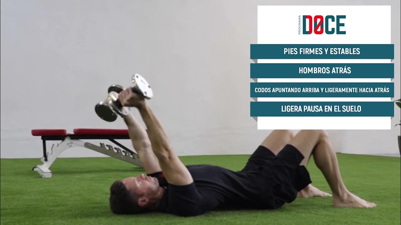 Extensiones de tríceps con mancuernas en el suelo con agarre neutro