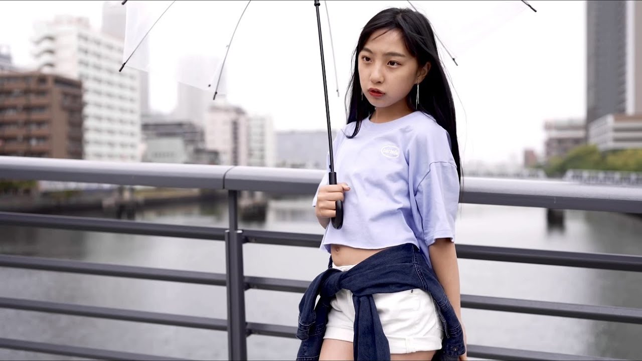 晴海で小雨の中、ポートレイトモデル撮影の様子です。モデルは唯花