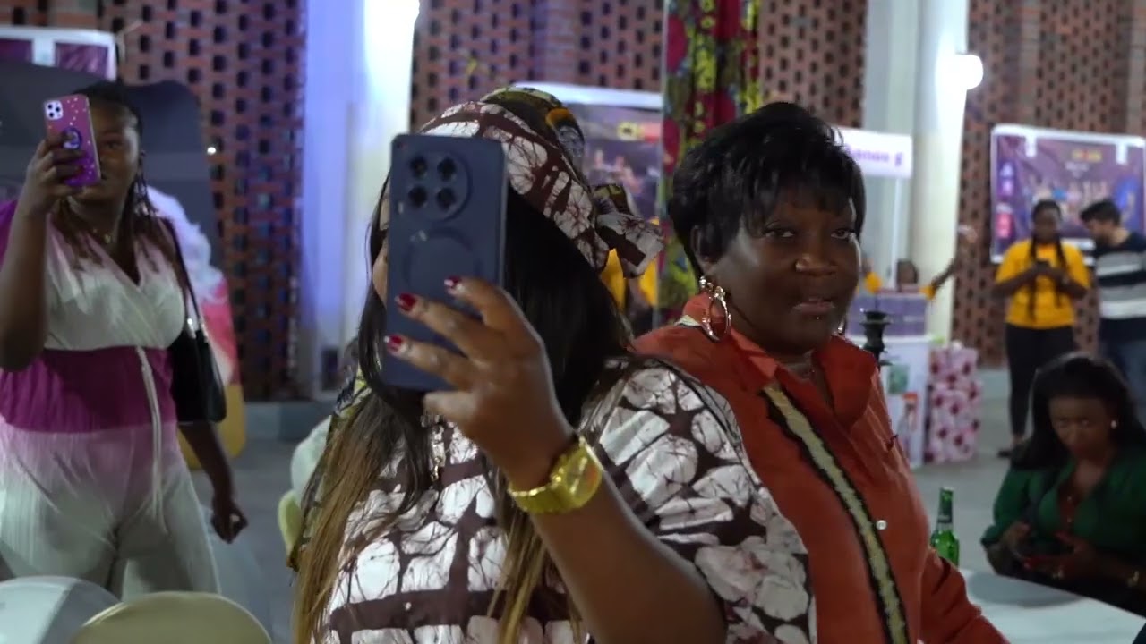 🔴TOZA BALONGI : LES KARAOCHOEURS LA PRESTATION DE MAMAN CARINE PALA ET SON GROUPE AMBIANCE À GOGO 👏👏