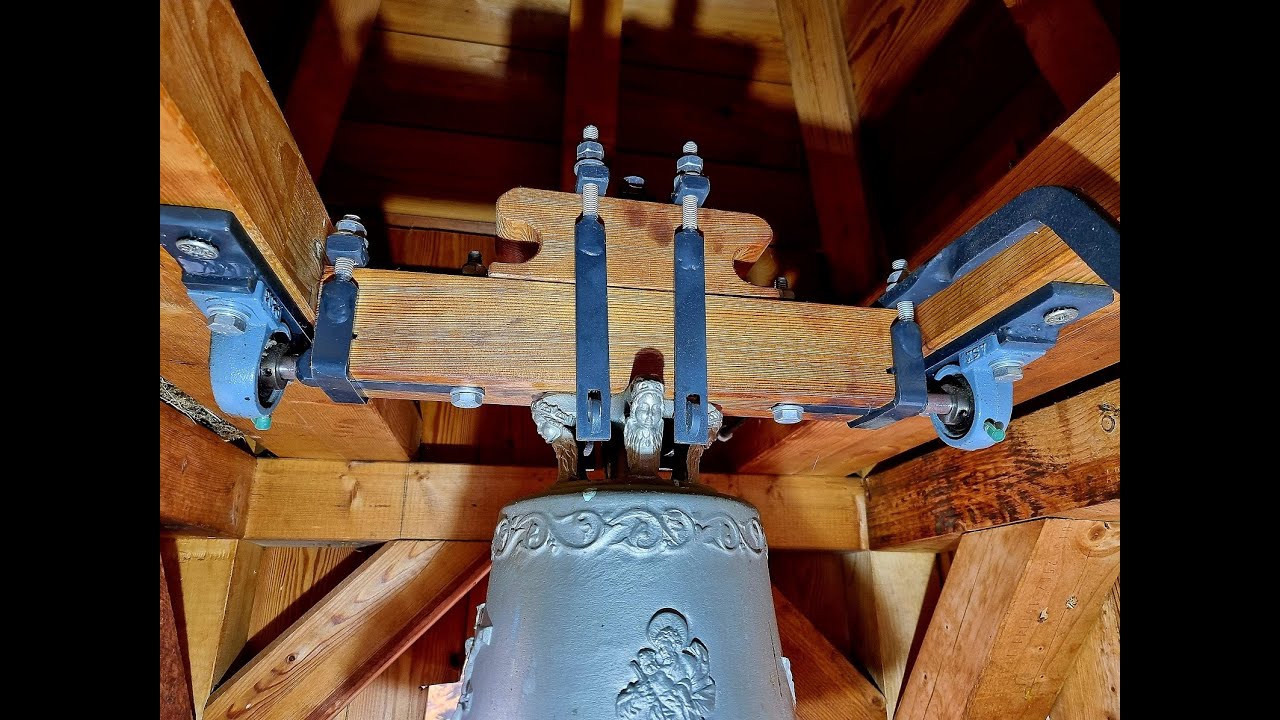 Längenfeld (Tirol - A) Die Glocke der Kapelle zum Hl. Josef am Steinbruch