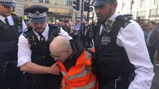 JUST STOP OIL PROTESTERS ARRESTED - PICCADILLY CIRCUS BLOCKED