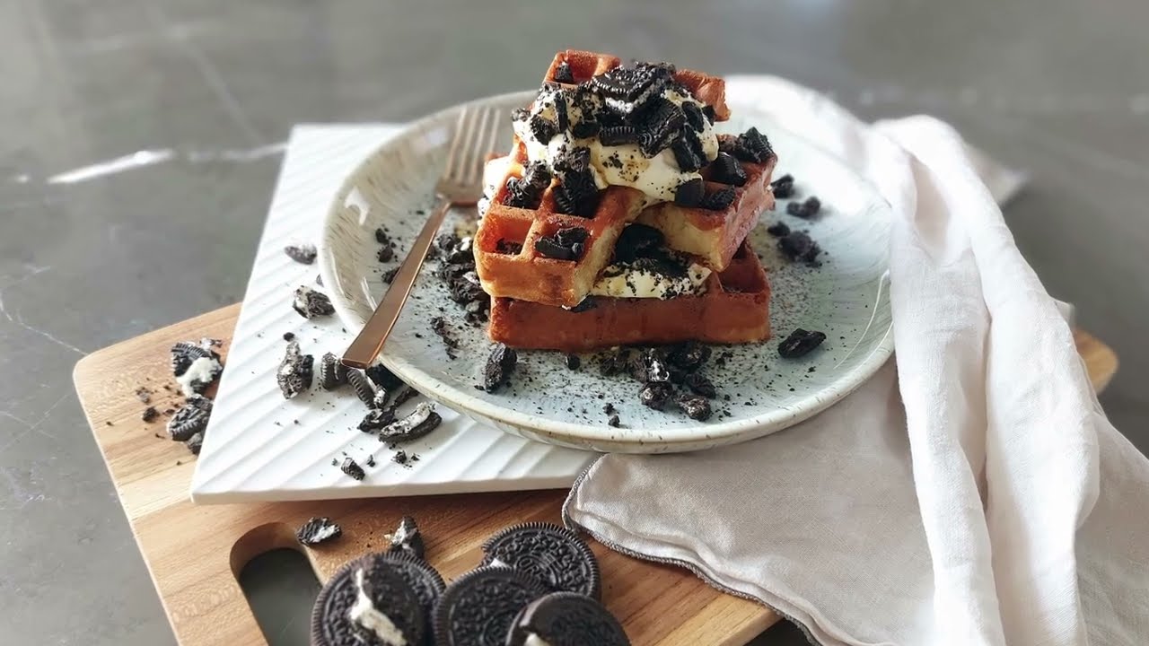 Cookies and Cream waffles - YouTube