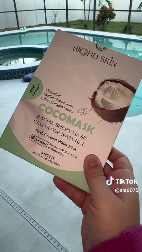 Poolside skincare: the bakuchiol mask
