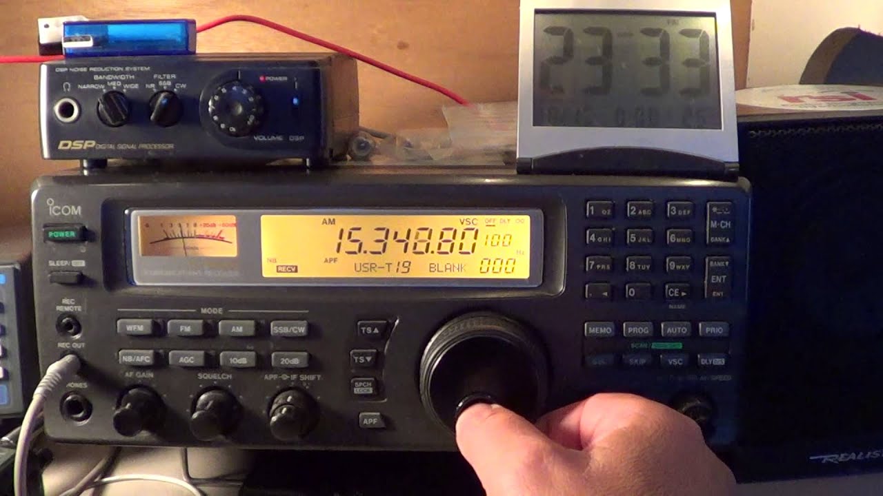 Tuning 19 meter band with comments 2300 utc