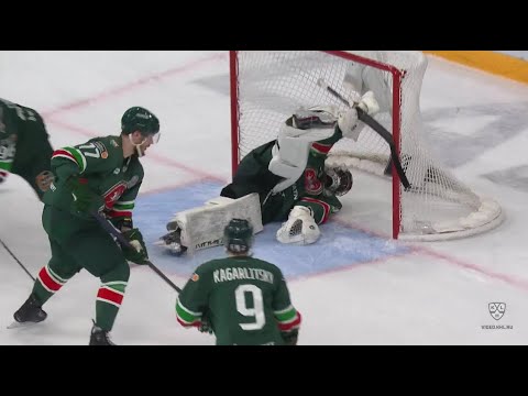 Билялов делает заявку на сэйв года / Bilyalov saves it from behind his back