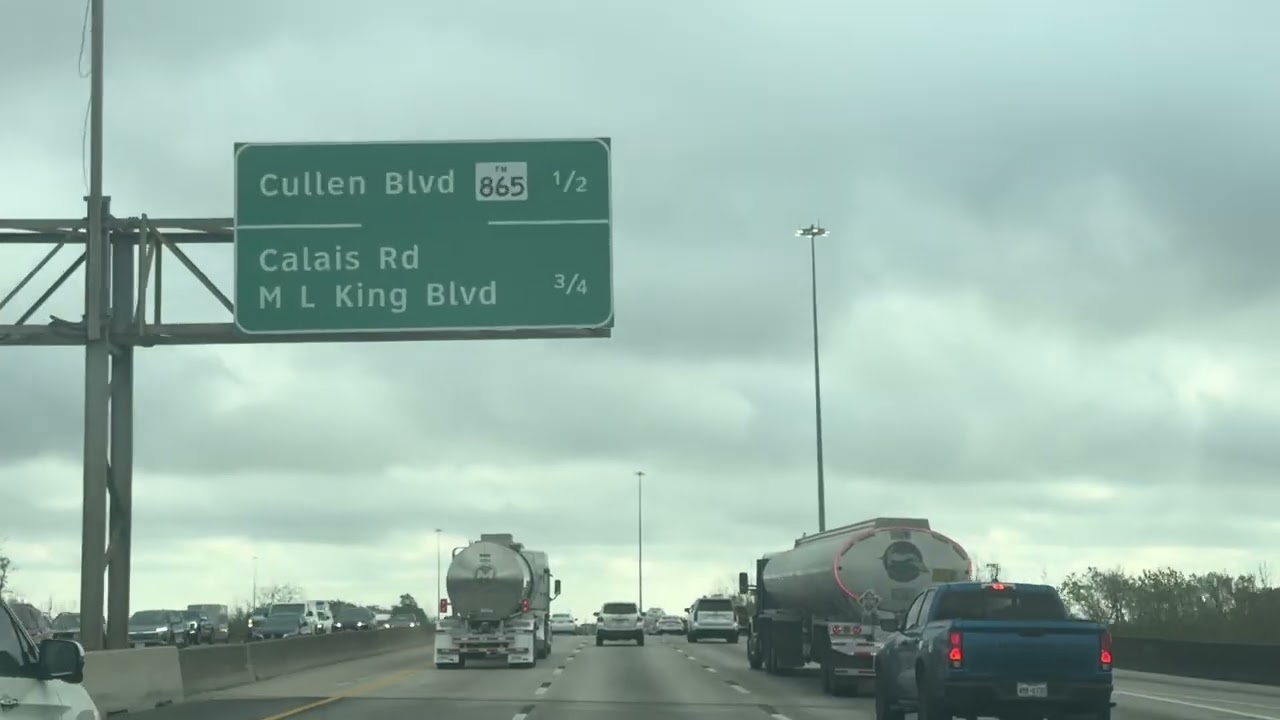 Driving to HOBBY AIRPORT , Houston , Texas 