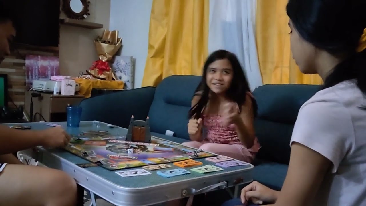 Playing Monopoly Jurassic Park!