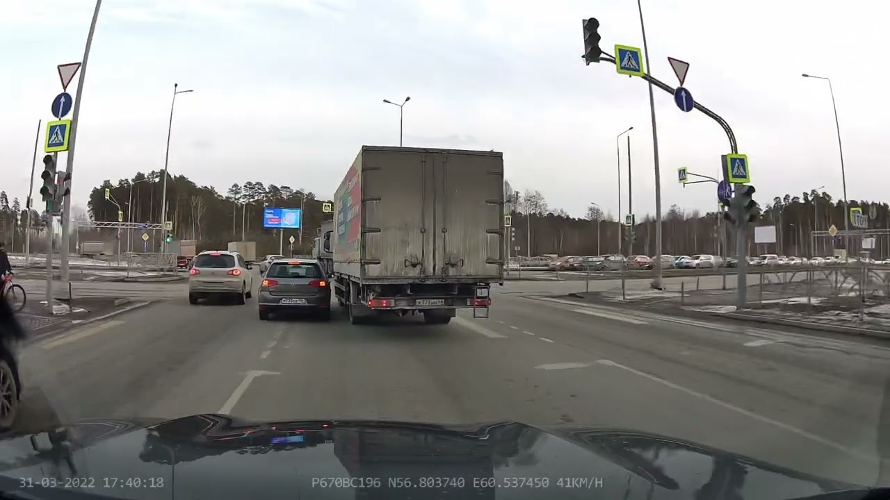 Дтп поворот на Академический, Екатеринбург..