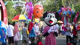 QYLA BELI BALON KARAKTER UPINIPIN & HELLO KITTY QYLA IKHLAS MELEPAS BALONNYA - LAGU BALONKU