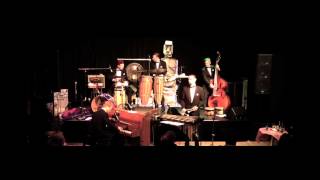 Video voorbeeld van "Quiet village (Les Baxter) performed by ÌXTAHUELE"