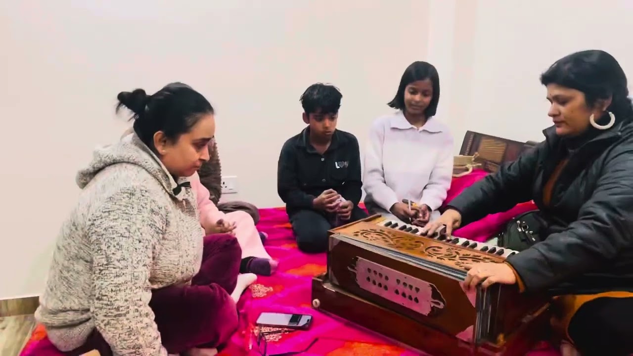 Achyuttam Keshwam Krishna Damodaram presented by Dr Pratibha Mishra and participants of Art Campus 