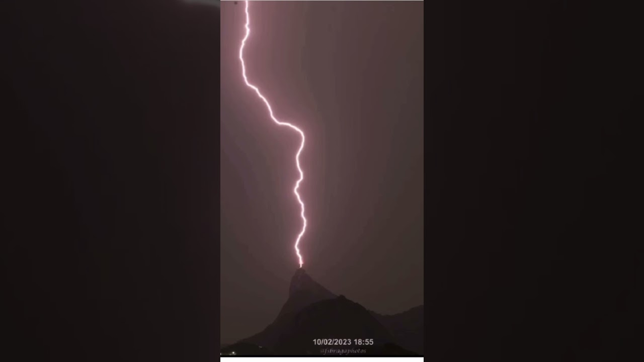 Lightning strikes the Christ the redeemer statue in Brazil 