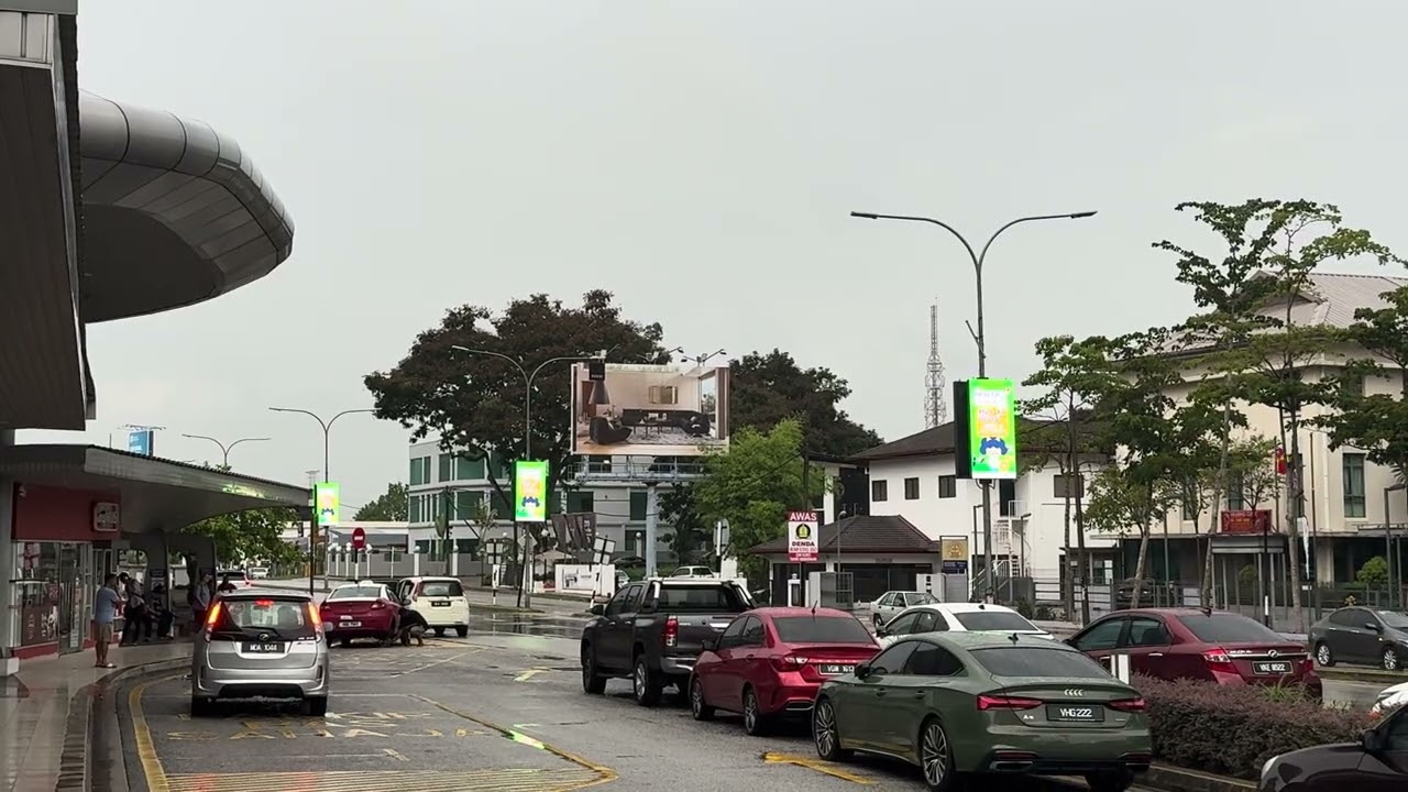 Along Jalan University Selangor Street Lamp Post Advertising Malaysia Petaling Jaya Digital OOH Ads