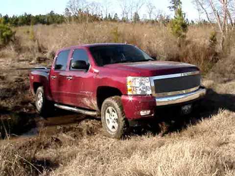 2007 Chevy Silverado Z71 4x4 Creek Crossing Mudding