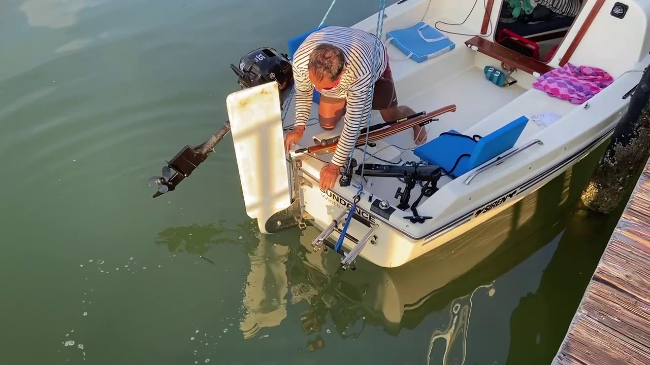 Siren 17 - Unifoil Kick-Up Rudder Demonstration