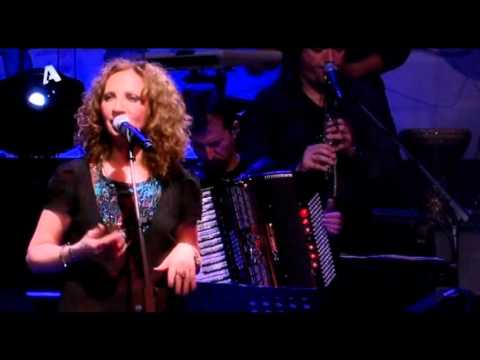 ΓΛΥΚΕΡΙΑ - ΣΕ ΜΙΑ ΣΧΕΔΙΑ [ΙΕΡΑ ΟΔΟΣ]