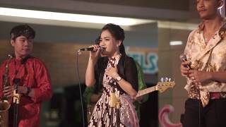 Kala cinta menggoda (Chrisye) Live Cover by Nanda Candra and Friends