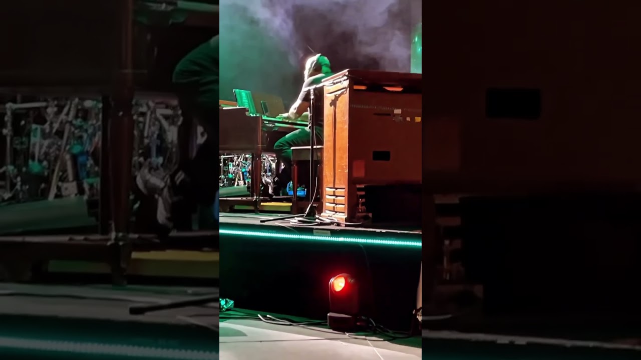 Sleduj Shedrick Mitchell is Blazing this B3 Solo 🎹🔥🔥🔥 Maxwell Concert na YouTube Sleduj Shedrick Mitchell is Blazing this B3 Solo 🎹🔥🔥🔥 Maxwell Concert na YouTube