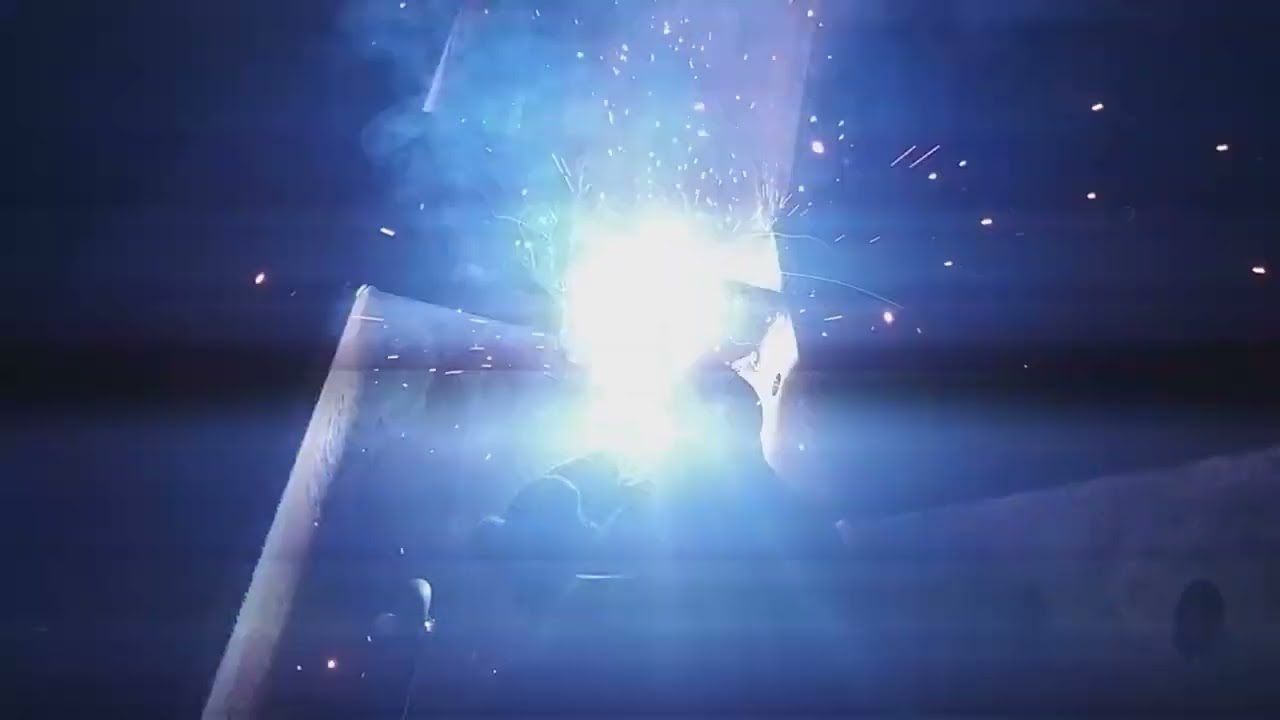 💥 Lassen van een 17 meter lang IPE250 profiel | Industriële staalconstructie @Sparks.And.Splinters