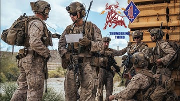 Amerikaanse mariniers voeren een "Thundering Third"-aanval uit op een WTI 2-24 in Combat Village,...