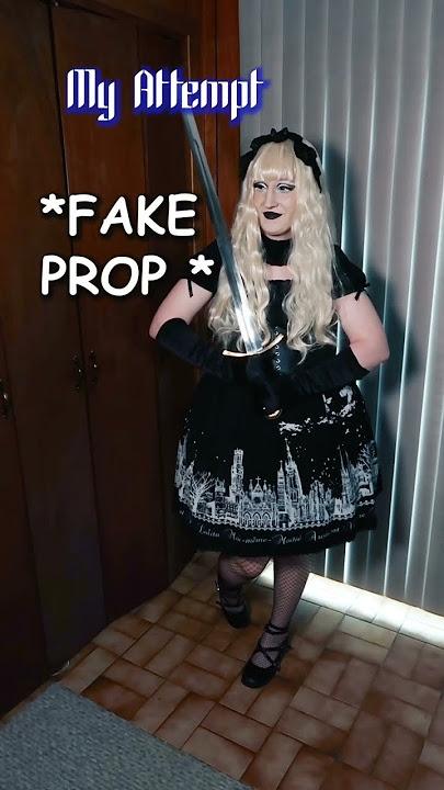Sweet Poses in Gothic Lolita #eglcommunity #kawaii #kawaiifashion #eglfashion