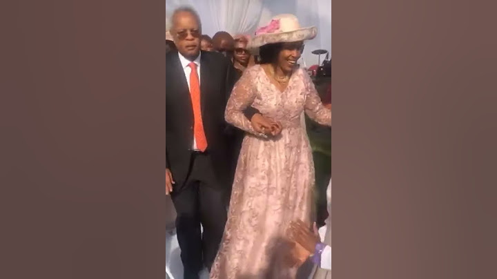 "MASIKINI "MZEE LOWASSA" - " TAZAMA AKIINGIA UKUMBINI KWENYE SHEREHE YA KIJANA WAKE"