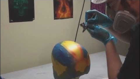Brainshell - Airbrushing a skydiving helmet Part 1