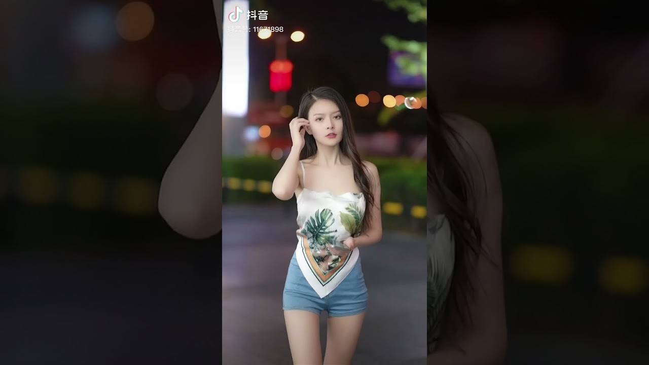 肚兜好看还是姑娘好看？