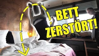 Hotelbett mit Salto ZERSTÖRT