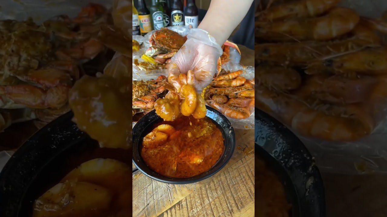 Shrimp boil with Cajun sauce is the best 🤤.