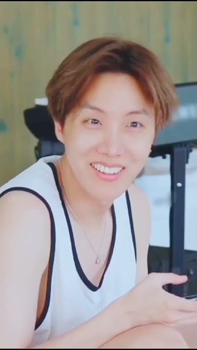 bayangin klo jhope lagi makan masakan kita guys begini reaksi nya