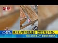 東河包子店狗遭亂畫頭 民眾怒:有沒有良心  東河包子店狗遭亂畫頭 老闆:會幫牠清洗｜三立新聞LIVE