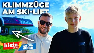 Kann @SaschaHuber länger am Ski-Lift hängen als Felix (14)? | Klein gegen Groß