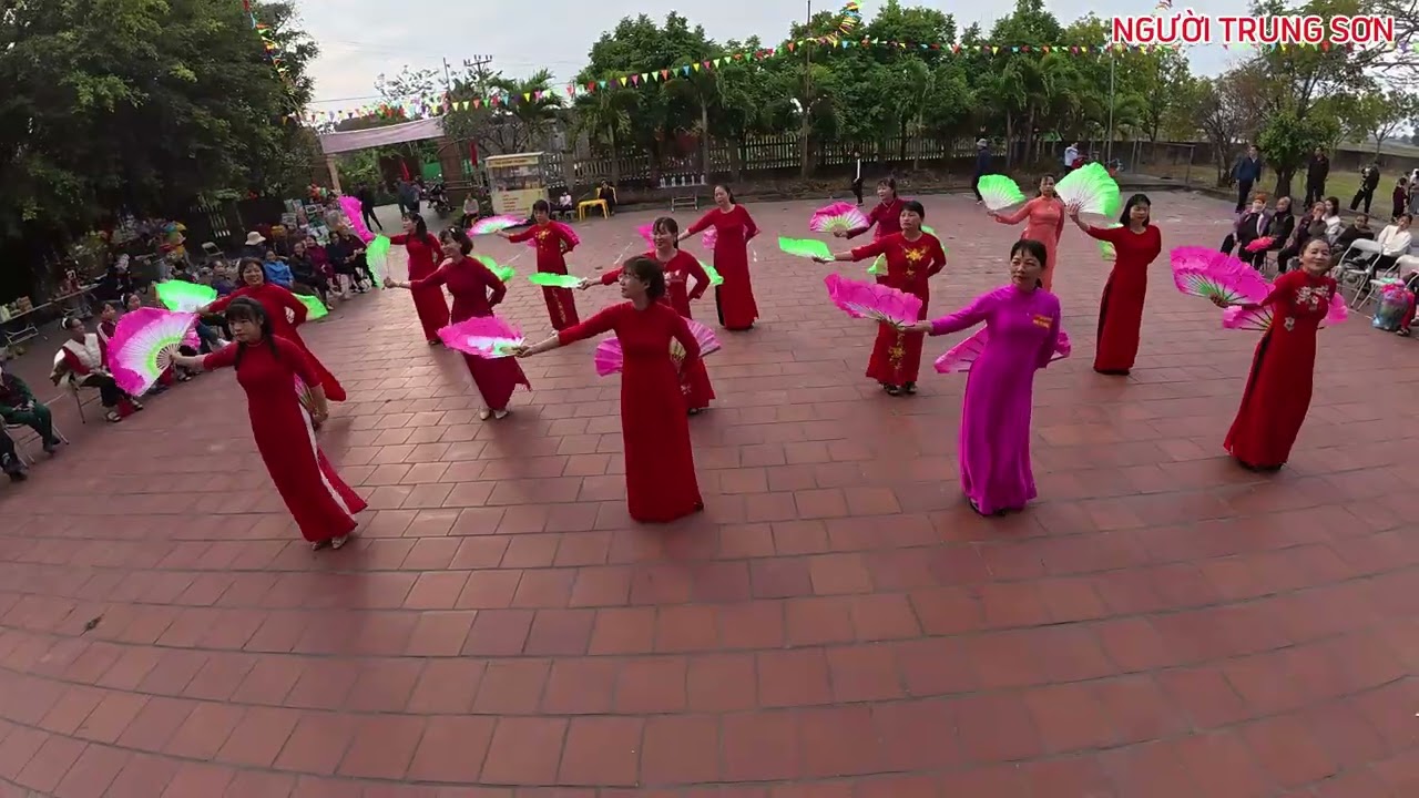 Múa- Mùa Xuân ơi ( Hội Phụ nữ Thôn Trung Sơn)