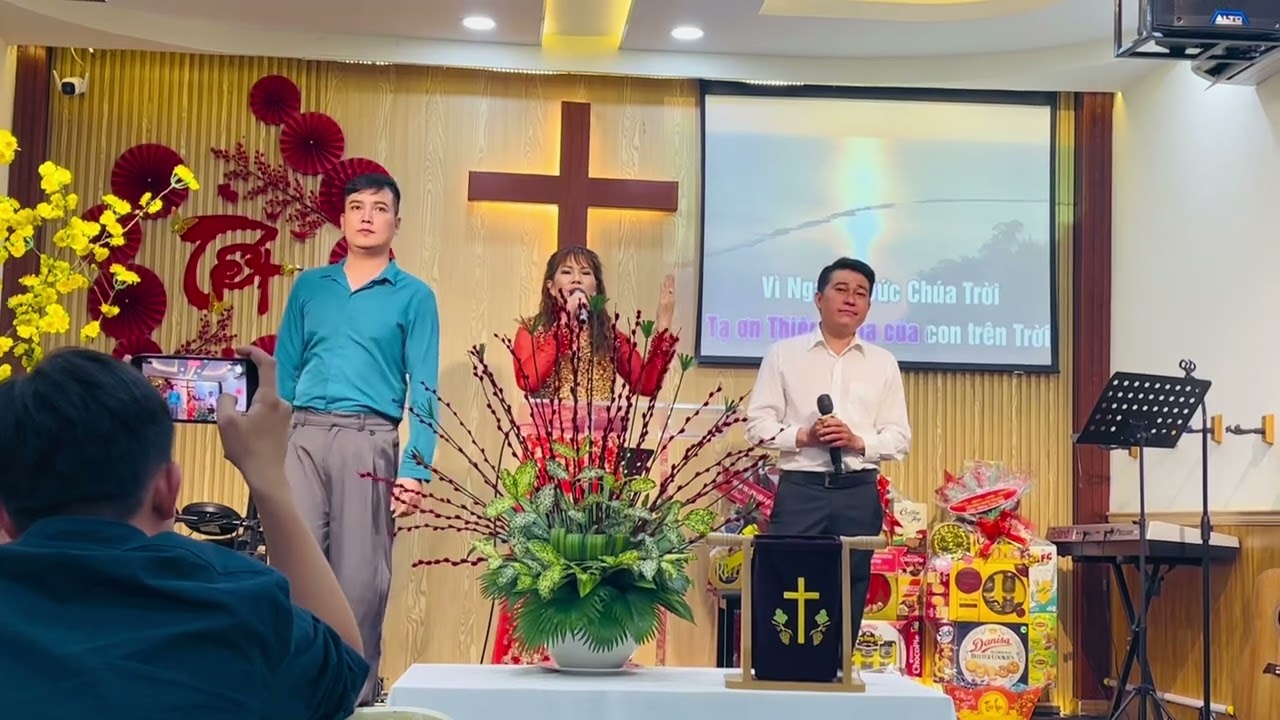 THƠ CA DÂNG CHÚA NGÀY XUÂN - TÁC GIẢ - LÊ THI  - TÔN VINH CHÚA- BAN THỜ PHƯỢNG BÌNH THẠNH 