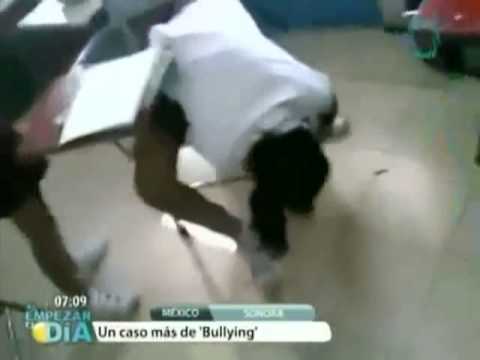 Niño asfixia a compañera hasta dejarla inconsciente / caso de bullying en Sonora (VIDEO)