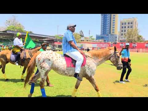 MAKONDA ALIVYOINGIA KIBABE NA FARASI KUANGALIA KWENYE MAANDALIZI YA MAPOKEZI YA MGOMBEA URAIS ARUSHA