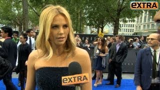 Video Thumbnail for 'Extra' Raw! Charlize Theron Stuns at the '...