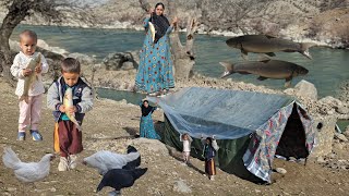 Download Lagu Brave nomadic woman struggles with her three children ❄️ Challenges of living in harsh winter MP3