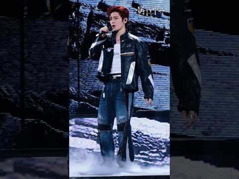 #侯明昊 《友情提示》舞台直拍送达，一起跟随歌声感受藏在内心深处的悸动和未说出口的细腻心事 #音乐缘计划