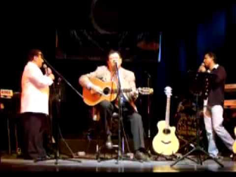 ANDRES PALOMINO CANTA 