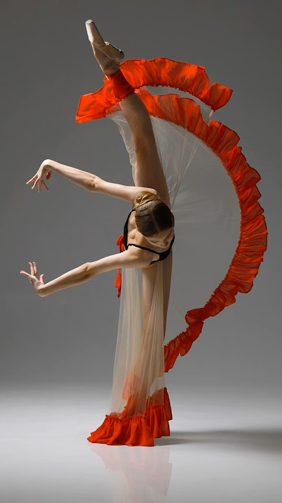 🇺🇦 Model poses for photoshoot📸 Ballet. Model Alina