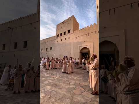 العازي العماني يصدح في قلعة نزوى الشهباء 