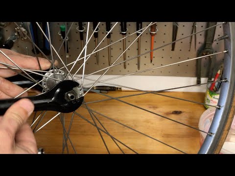 Vidéo: Des moyens simples de remplacer un moyeu de vélo (avec des photos)