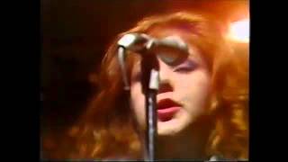 Watch Kirsty MacColl Clock Goes Round video